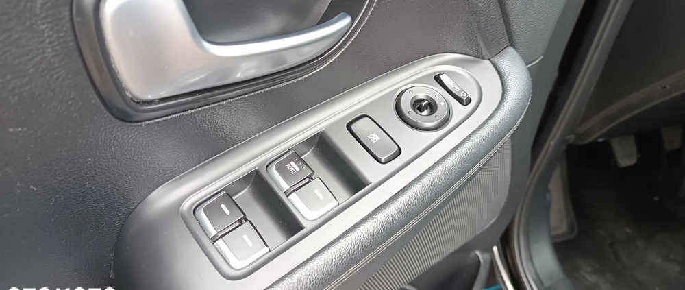 Kia Carens cena 44999 przebieg: 105241, rok produkcji 2017 z Kraków małe 596